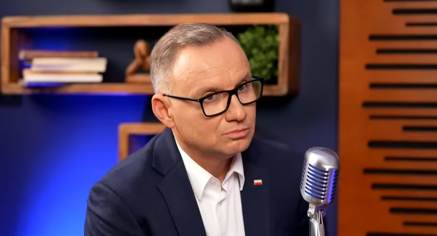 "Polityczny WF z gościem" od wywiadu z Andrzejem Dudą zmienia pasmo. Zaledwie po dwóch tygodniach od startu