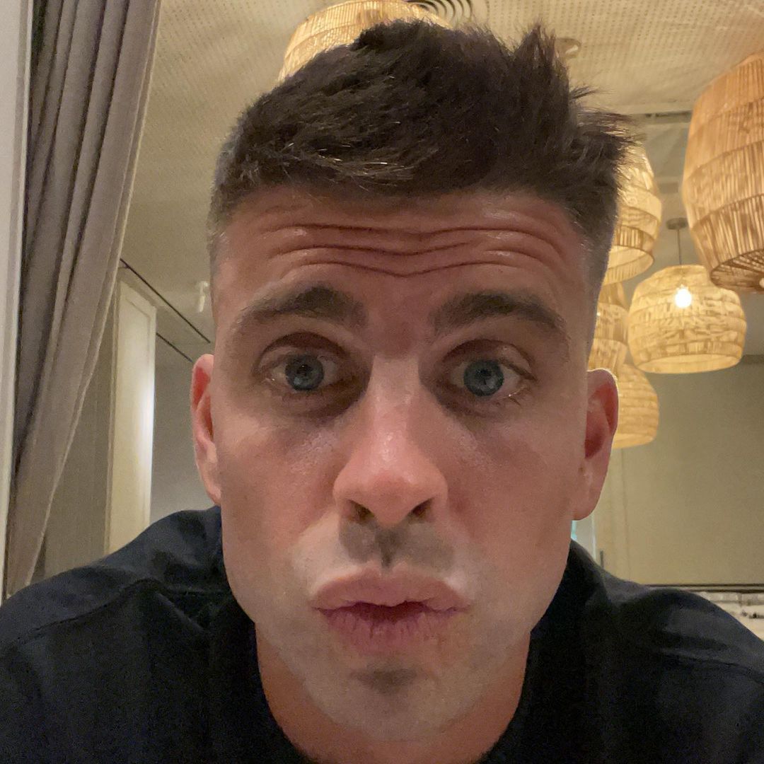 Gerard Pique schudł i zgolił zarost