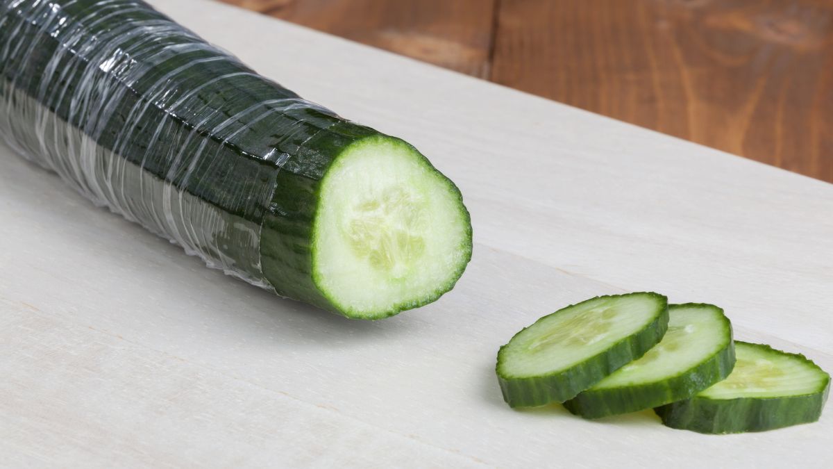 Dlaczego ogórki są pakowane w folię?