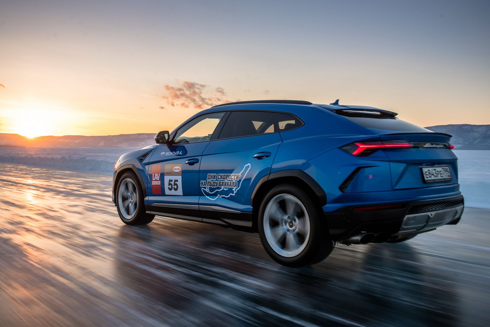 Lamborghini Urus na Jeziorze Bajkał