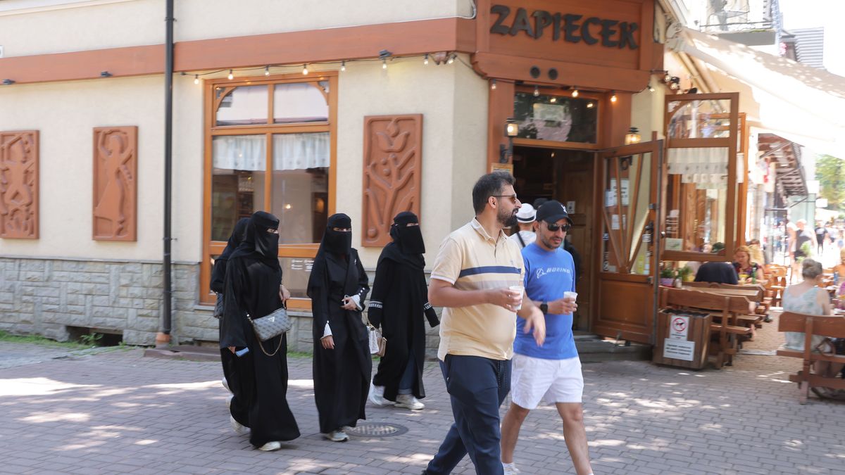 Arabscy turyści na ulicach Zakopanego