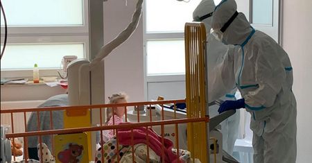 Kraków. Zakażony noworodek walczy o życie. Dramatyczny apel lekarki