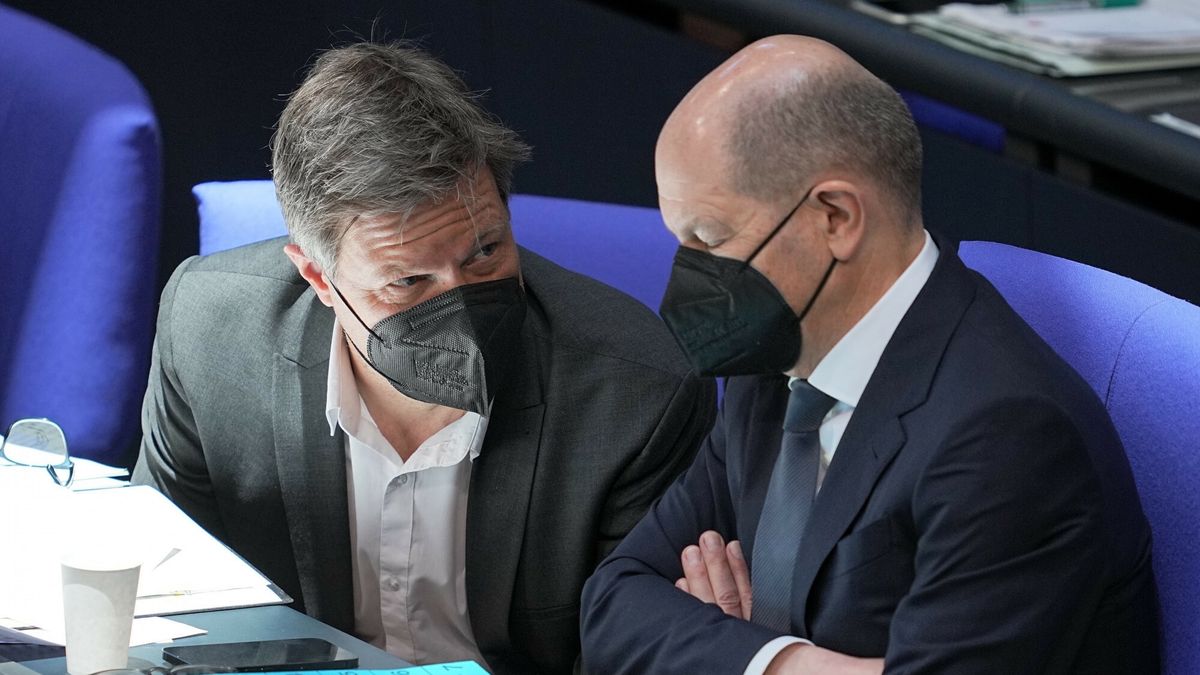 Minister gospodarki Niemiec Robert Habeck i kanclerz Olaf Schol