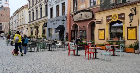Zrobiło się ciepło. Coraz więcej ogródków gastronomicznych na Starym Mieście i deptaku [ZDJĘCIA]