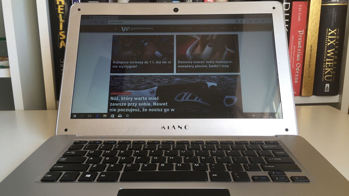 Wygląda jak MacBook, kosztuje 699 złotych. Co oferuje nowy laptop z Biedronki, Kiano SlimNote 14,1+? 1