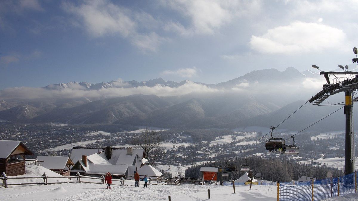 Ferie w Zakopanem. Turyści z zagranicy coraz chętniej odwiedzają Tatry