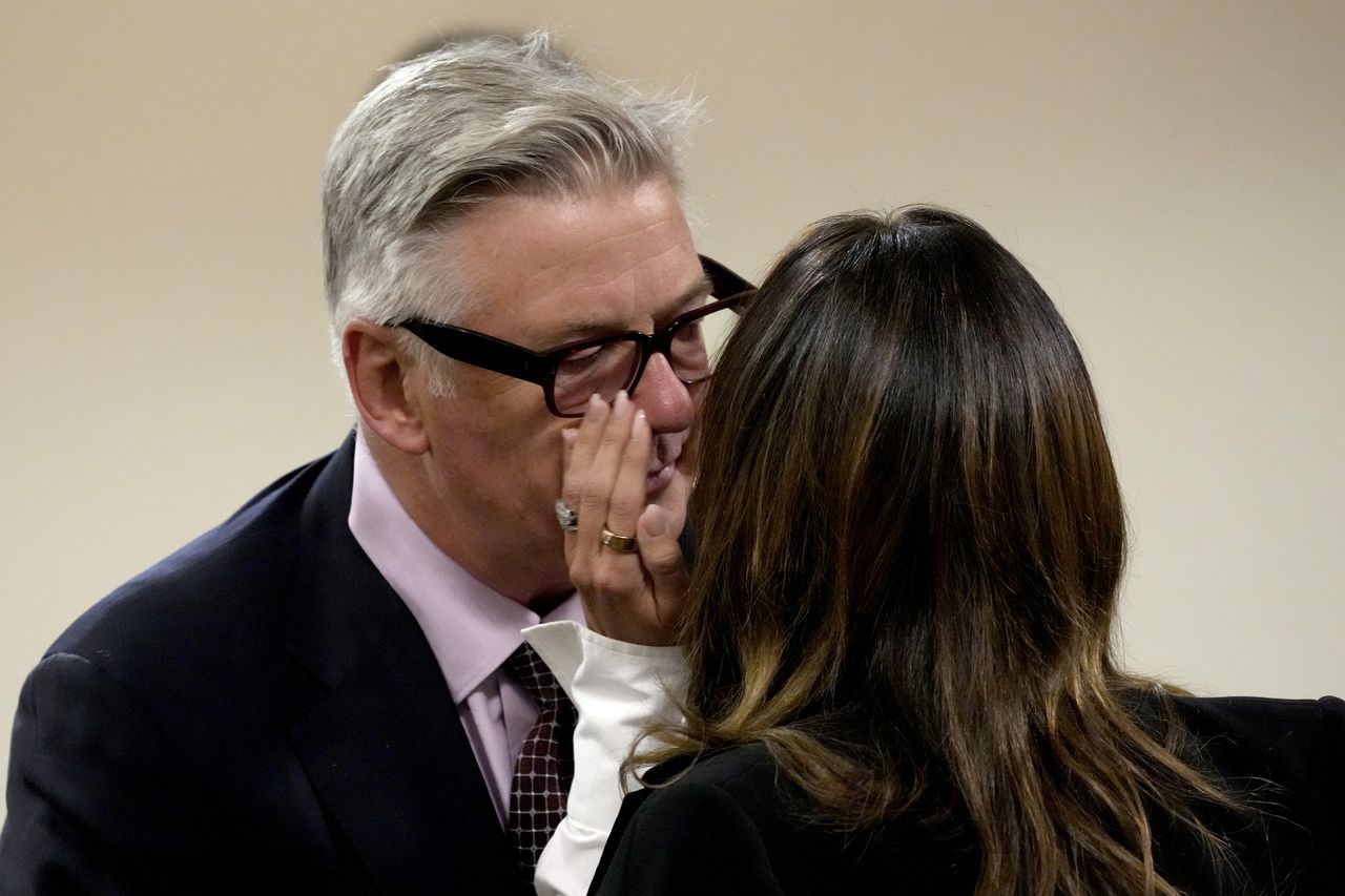 Alec Baldwin heard the verdict. The actor immediately broke into tears.