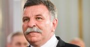 Ostrowiec Świętokrzyski. Zniszczenie naklejki w biurze posła. Sprawa znów w sądzie