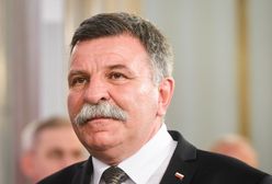 Ostrowiec Świętokrzyski. Zniszczenie naklejki w biurze posła. Sprawa znów w sądzie