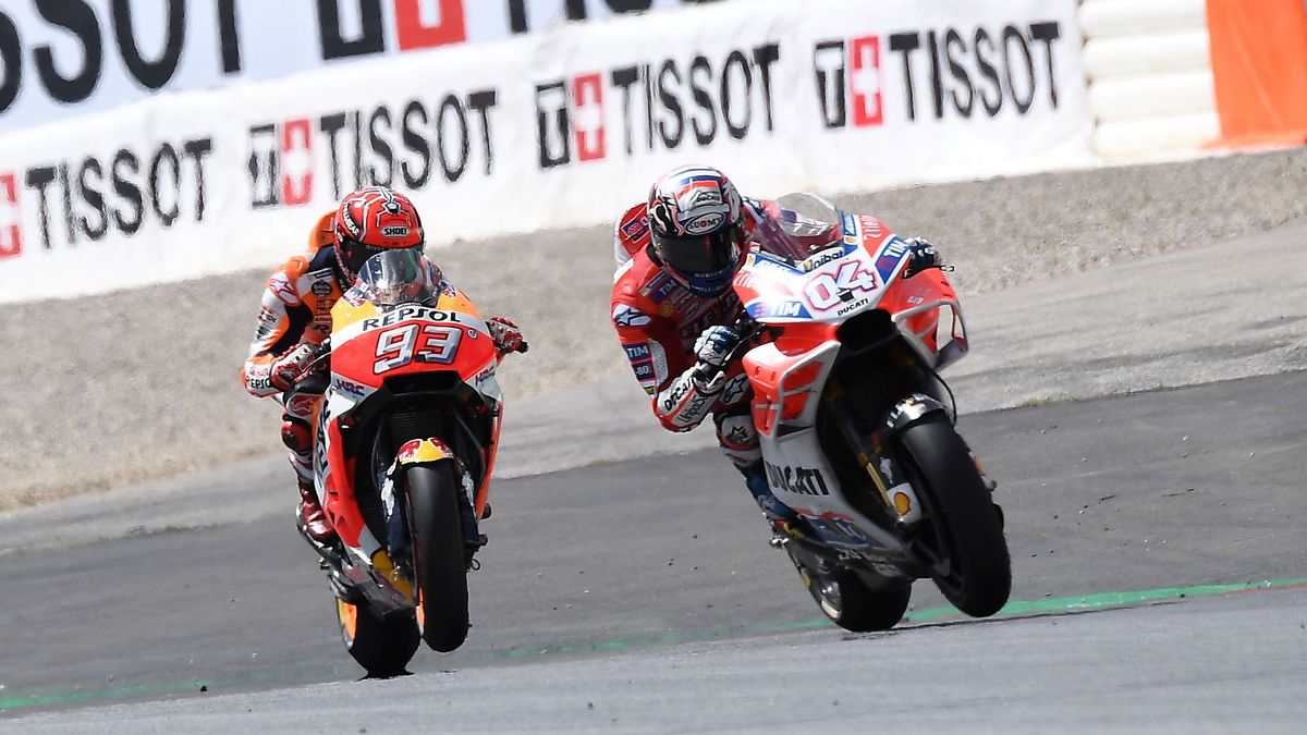 Andrea Dovizioso (z lewej) i Marc Marquez (z prawej)