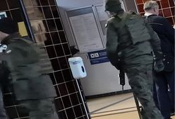 Miejsca strategiczne pod ochroną. Wyszły patrole z długą bronią