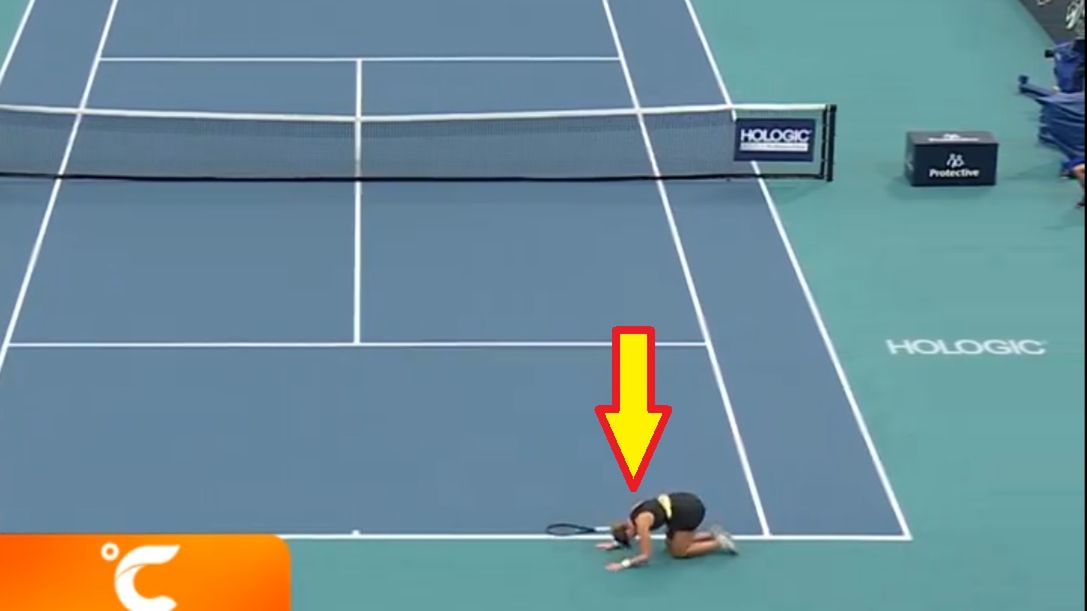 Zdjęcie okładkowe artykułu: Twitter / Miami Open / Na zdjęciu: Paula Badosa padła na kort po zagraniu Aryny Sabalenki
