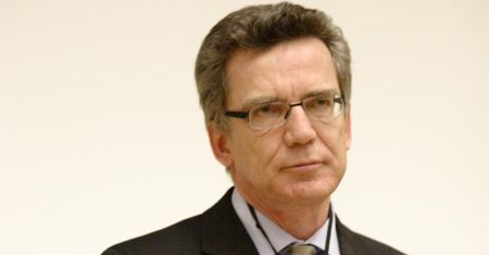 Niemiecki minister chce wiekszościowego głosowania w sprawie uchodźców