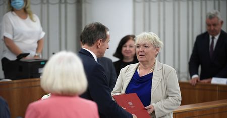 Senat podjął uchwałę. Agnieszka Rękas członkiem komisji ds. pedofilii