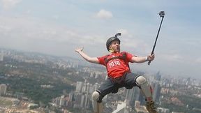 Ryzykują życie dla adrenaliny. Niesamowite zdjęcia skoczków ekstremalnych