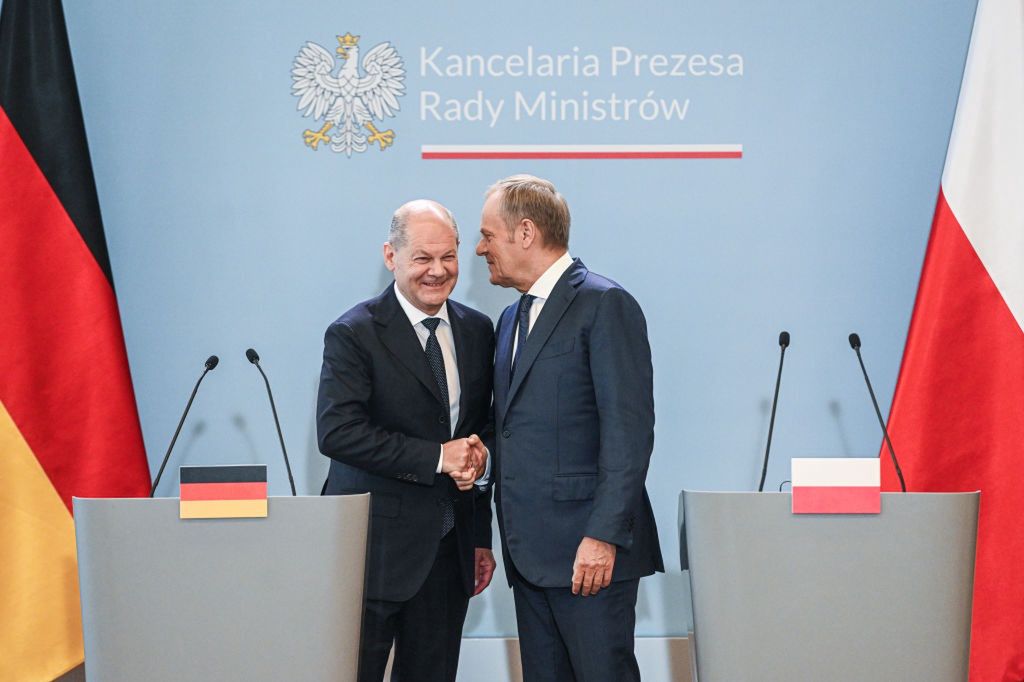 donald tusk, olaf scholz, migranci, granica Tusk rozmawiał z Scholzem. Udało mu się go przekonać ws. granic?