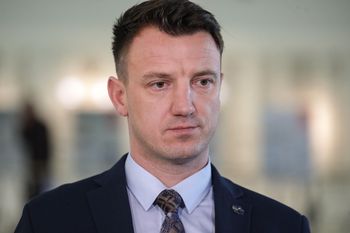 Pracujący emeryci bez składki? Konfederacja ma plan