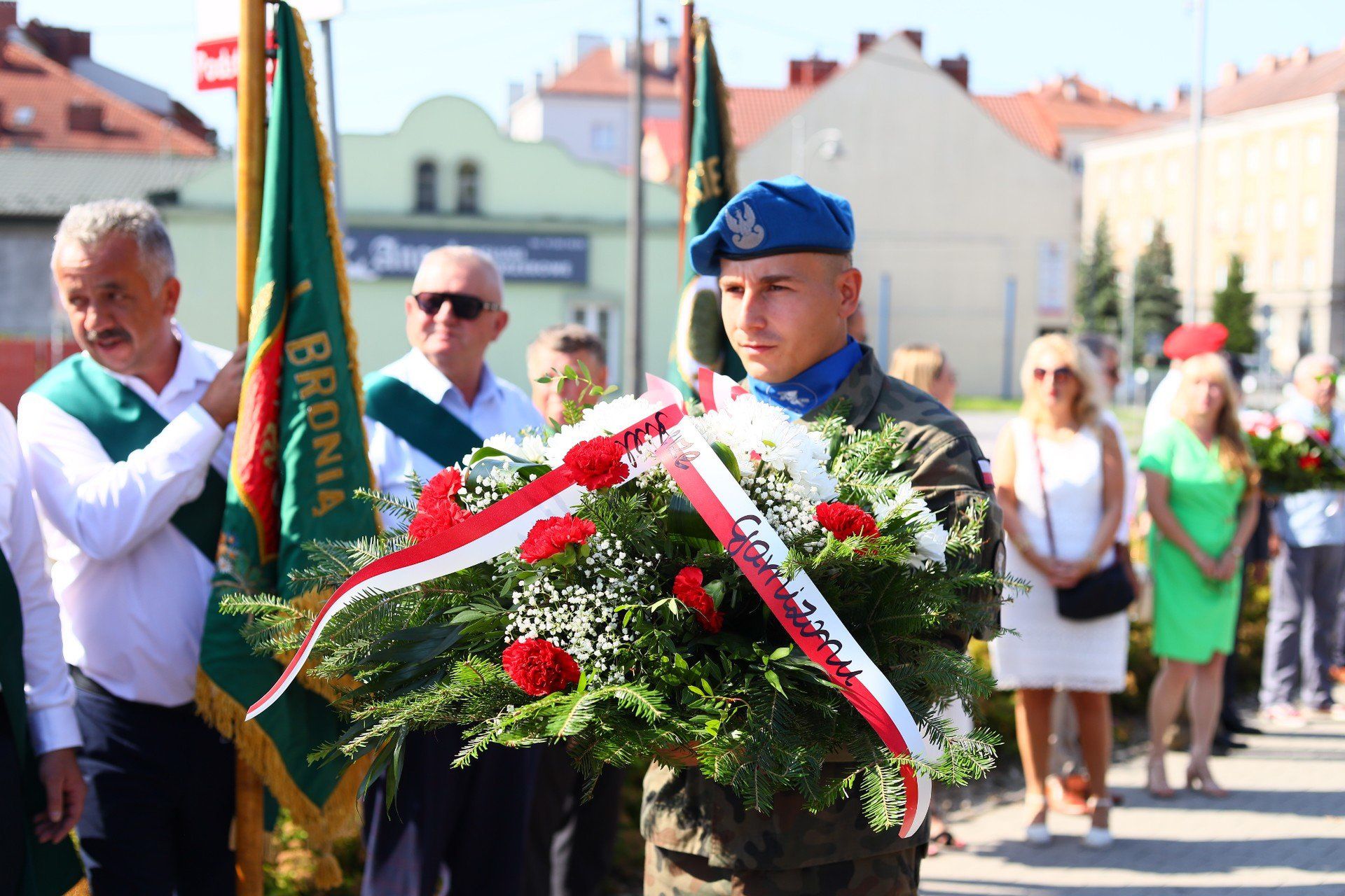 Pierwszą delegacją składającą kwiaty, była delegacja Wojska Polskiego