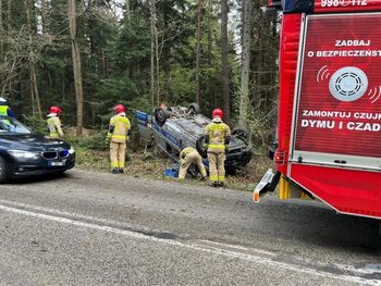 Radiowóz dachował pod Kielcami. Winna sarna