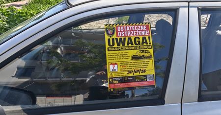 Strażnicy dają ostatnią szansę. Takie kartki naklejają na auta