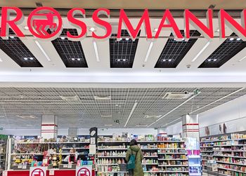 Darmowa dostawa w Rossmannie. Kosmetyki taniej nawet o 32 zł
