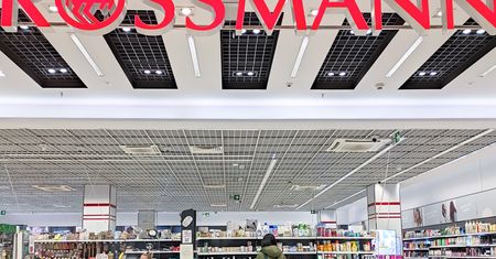 Darmowa dostawa w Rossmannie. Kosmetyki taniej nawet o 32 zł