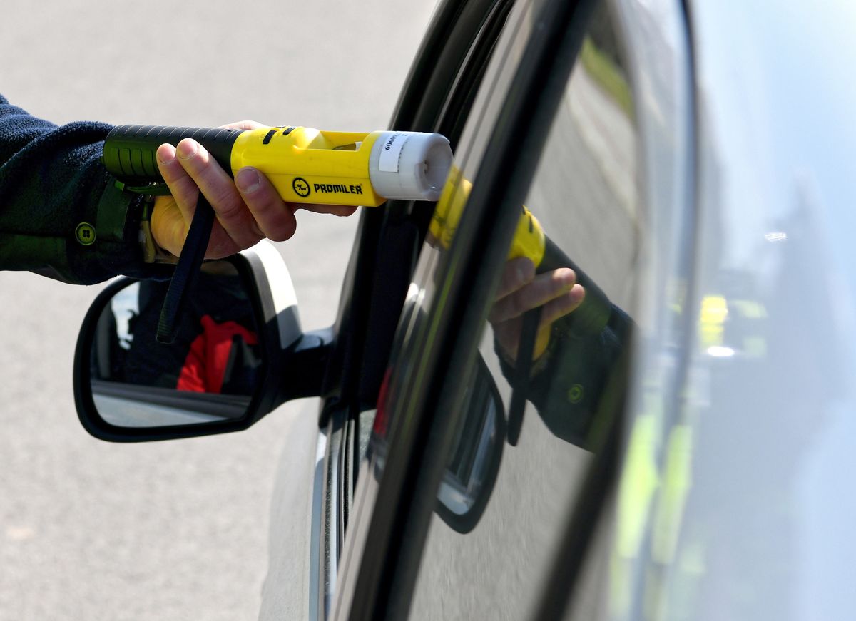 Policjanci sprawdzili stan trzeźwości kierowcy [zdj. ilustracyjne] 