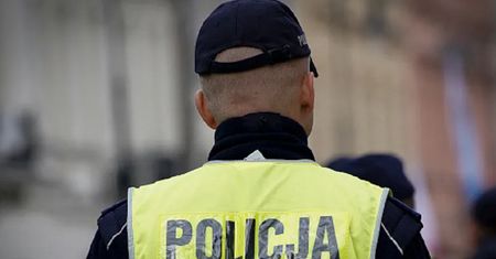 Wrocław. "Zaatakował go nożem, tnąc mu twarz". Policja szuka napastnika