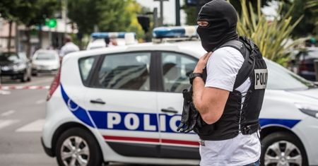 Ekspert o tym co robić, kiedy jesteśmy świadkami strzelaniny: nie wolno uciekać, nie ruszajmy się