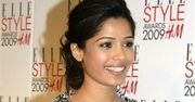 Freida Pinto, gorąca kawa z mlekiem