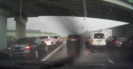 "Parkowanie na A2". Ten film jest już hitem w sieci