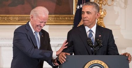 Joe Biden odznaczony przez Baracka Obamę