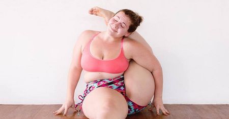 Waży ponad 100 kg i jest... instruktorką jogi (ZDJĘCIA)