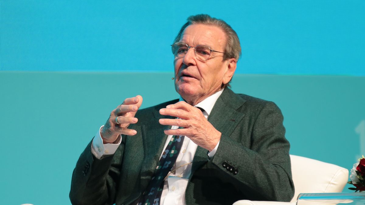 Były kanclerz Niemiec Gerhard Schroeder z nową pracą w Rosji. To wieloletni przyjaciel Putina