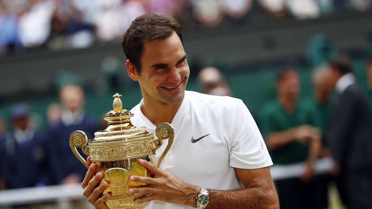 (FILE) - Roger Federer of Switzerland holds the championship trophy following his victory over Marin Cilic of Croatia in the men's final of the Wimbledon Championships at the All England Lawn Tennis Club, in London, Britain, 16 July 2017 (re-issued 15 September 2022). Federer on 15 September 2022 released a statement reading that the Laver Cup held on 23-25 September in London will be his final ATP event to compete in. EPA/NIC BOTHMA EDITORIAL USE ONLY *** Local Caption *** 53651680 Dostawca: PAP/EPA.