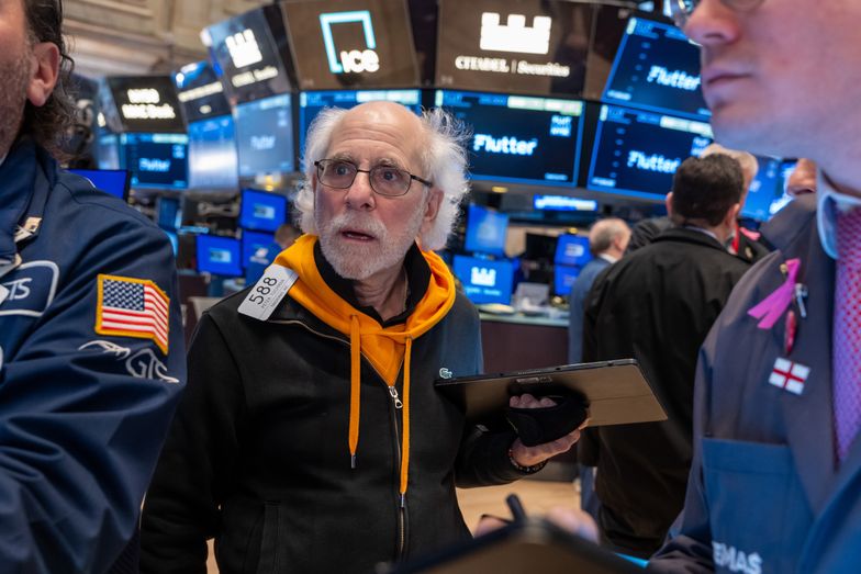 NEW YORK, NEW YORK - JANUARY 29: Traders work on the floor of the New York Stock Exchange (NYSE) on January 29, 2024 in New York City. Wall Street observers are watching to see if an upcoming Fed announcement on rate policy and the most recent violence in the Middle East will have any effect on the markets. (Photo by Spencer Platt/Getty Images)