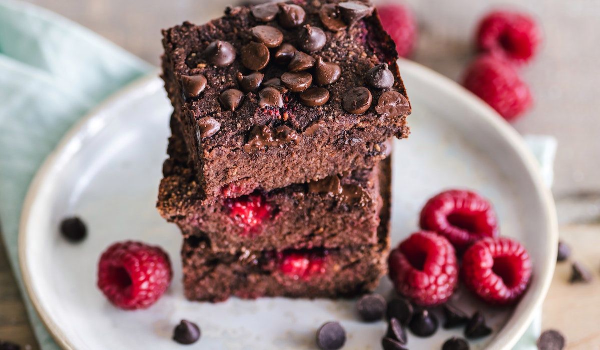 Pyszne ciasto czekoladowe w 10 minut bez pieczenia. Potrzebujesz tylko trzech składników