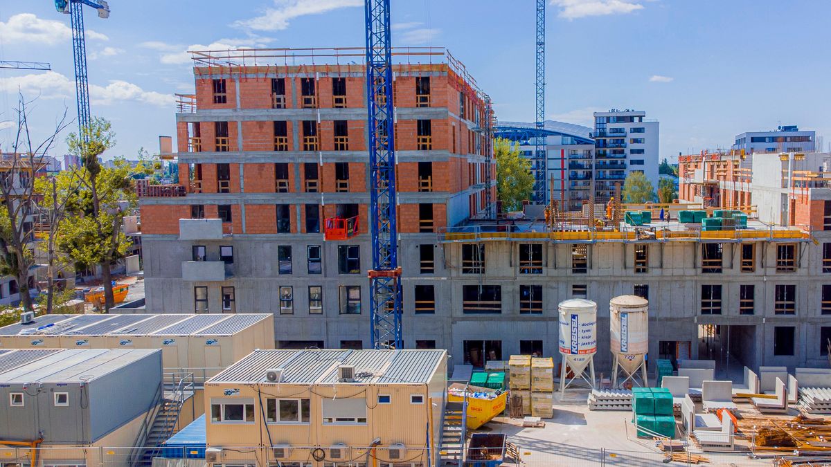 budowa, blok, budownictwo, budynek, deweloper, budowanie, żuraw, żurawie, beton, stan deweloperski, ekipa remontowa, remont, dom, mieszkanie, architektura, niebo, miasto, osiedle, poznan, polska, poland, inwestycja, inwestycje, apartament, nowe, mieszkalne