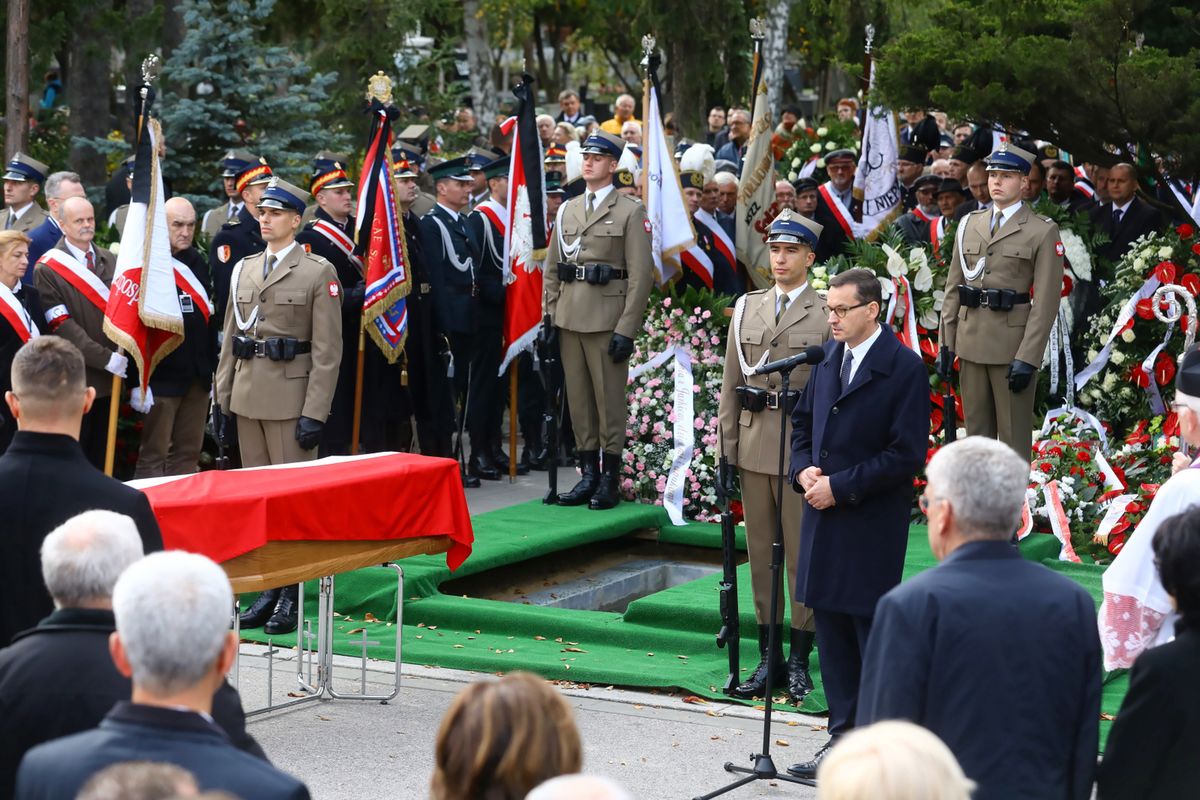 Premier Mateusz Morawiecki  pożegnał ojca. "Nasza miłość do ciebie jest silniejsza niż śmierć"