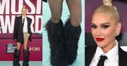 53-letnia Gwen Stefani i jej WŁOCHATE BUTY przykuwają spojrzenia na CMT Awards. Fani apelują: "ZWOLNIJ STYLISTĘ"