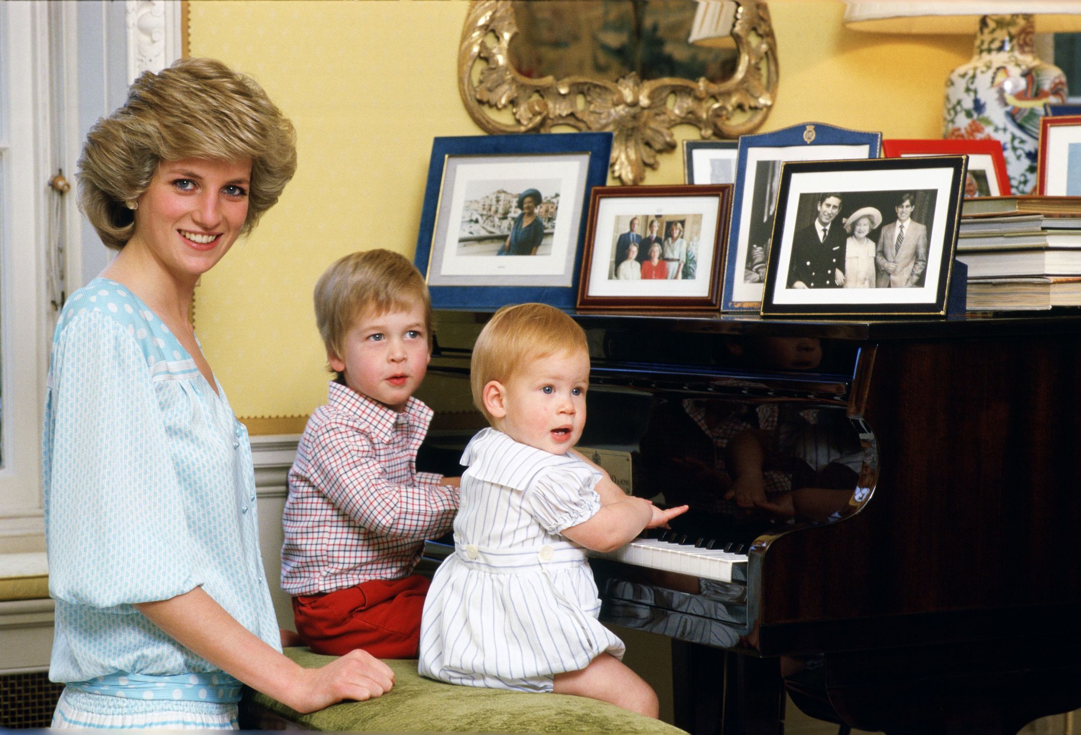 Księżna Diana z Williamem i Harrym