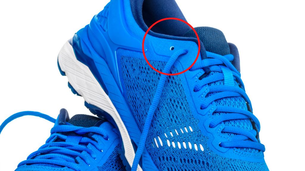 Do czego służy dodatkowa dziurka na sznurówki