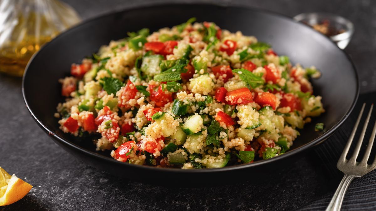 Sałatka z kaszą to idealny lunch