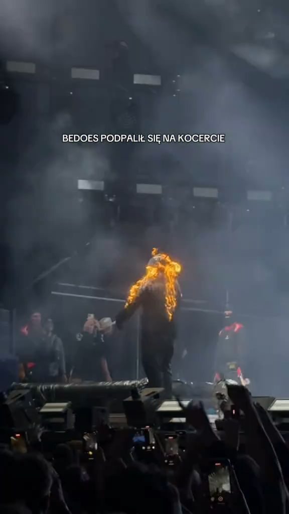 Bedoes podpalił się na scenie