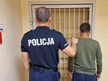 Łódź: Ukradł perfumy w drogerii. Bo chciał poczuć adrenalinę