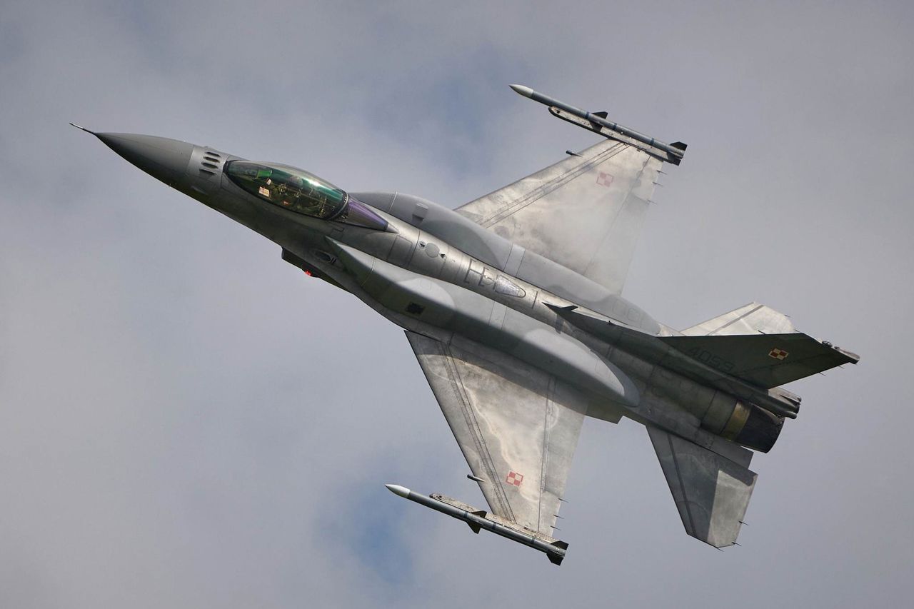 Polski F-16