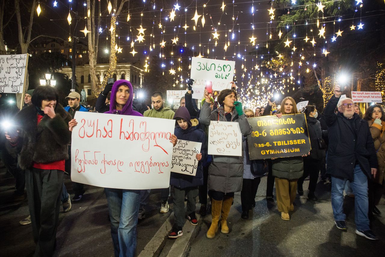 30. dzień protestów. Tysiące na ulicach Tbilisi. "Będzie nas więcej"