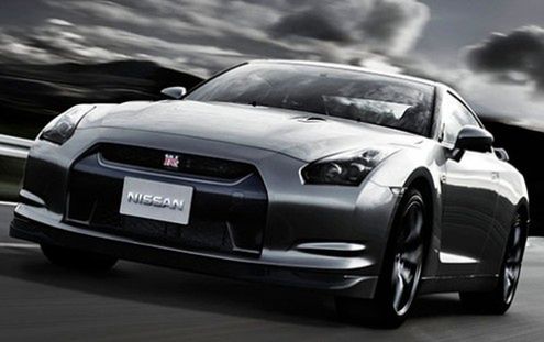 Nissan GT-R pokazuje dlaczego warto mieć zimówki...