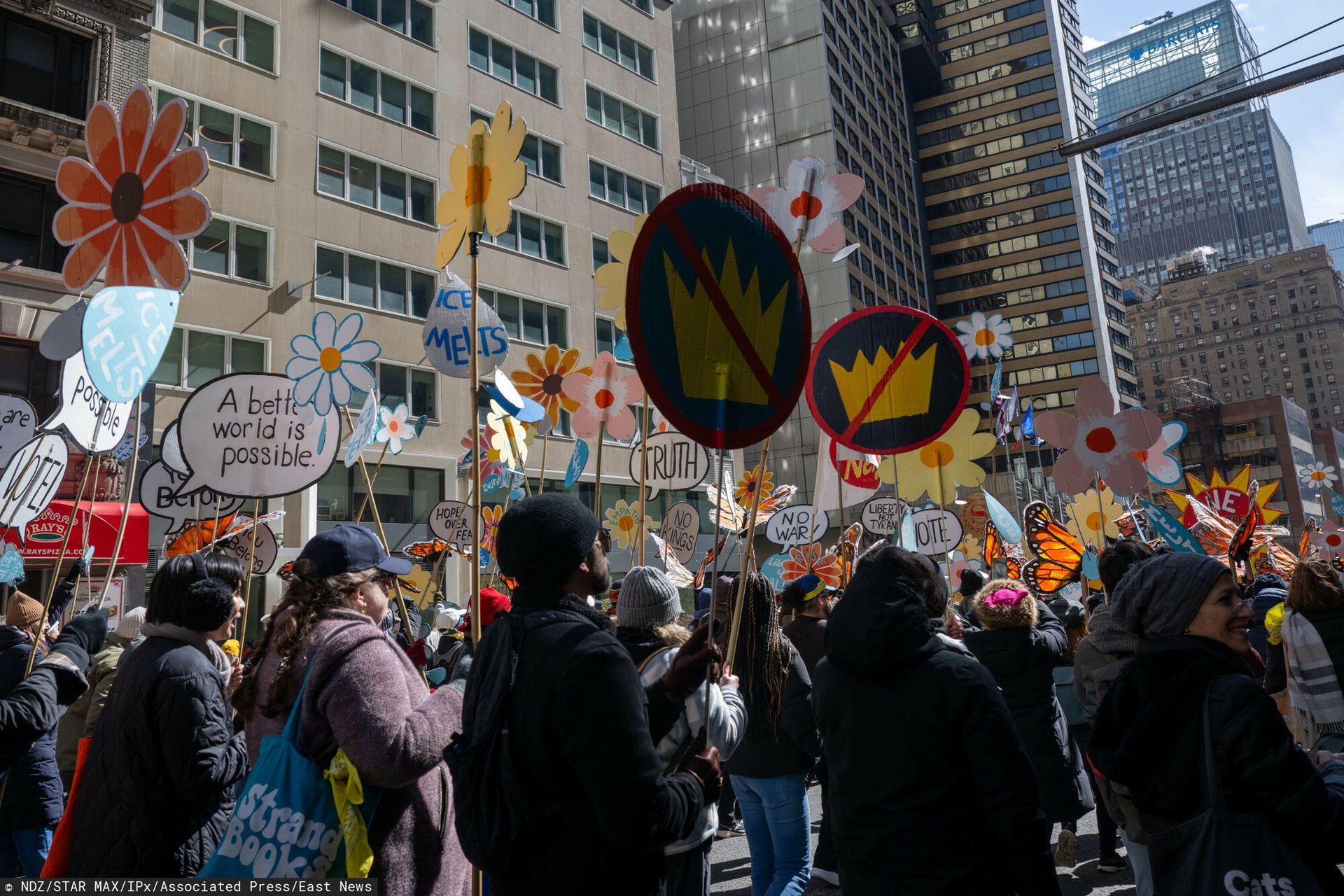 Działo się w nocy. Miliony na ulicach USA, protesty przeciw Trumpowi