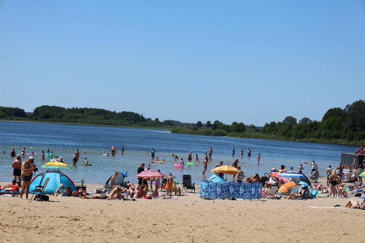 Skorzęcin na lato 2025. Turyści już rozpoczęli plażing! „To już nie jest tylko imprezownia”